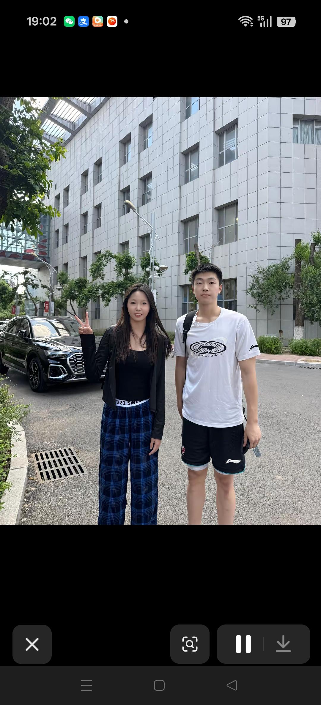发现了久未露面的张俊豪。
感觉好像壮了一些。[比心][比心][加油][加油]