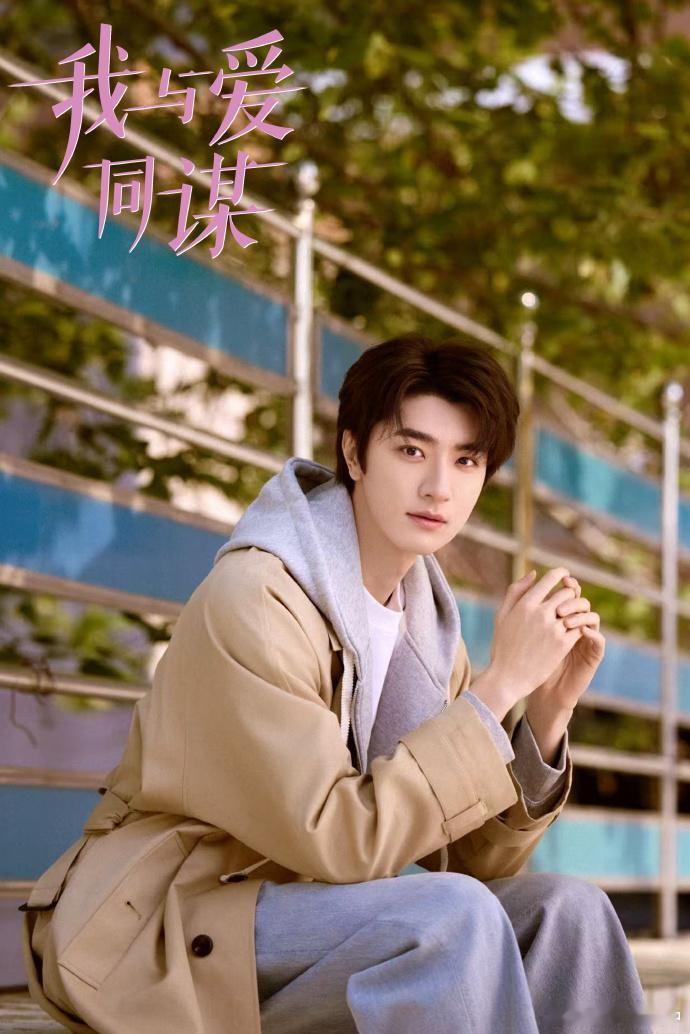 关晓彤林一新剧13秒亲了4次关晓彤和林一两个人也是相当的甜蜜，而且短短几秒亲了这