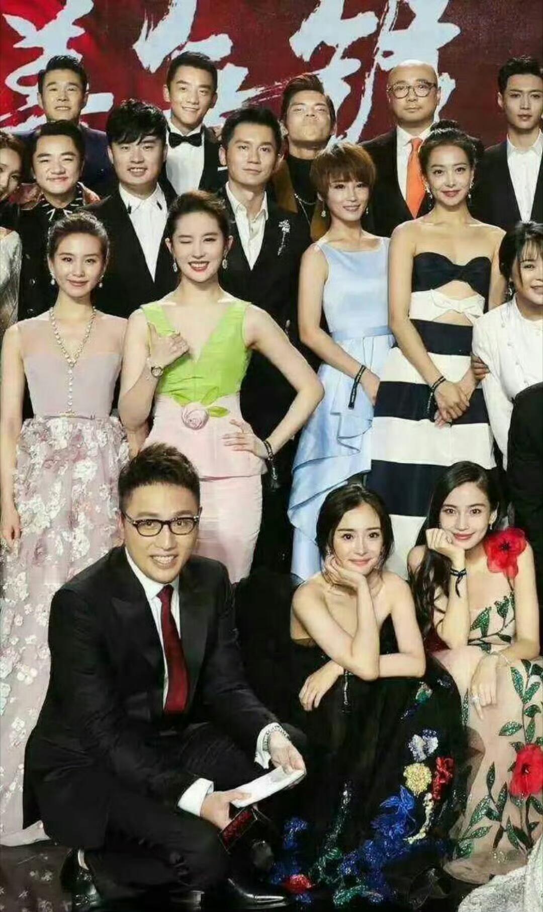 2016芭莎慈善夜居然已经是十年前 