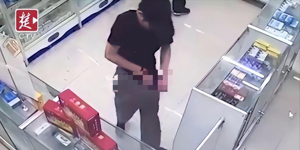 湖北一男子从药店买了一盒“伟哥”，吃完却发现没有任何反应，他觉得药是假的，为了报