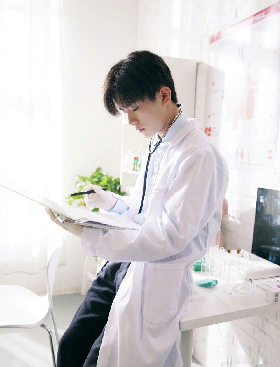 #易烊千玺[超话]#“世间何来常青树，心中不负便胜朝暮.𝒯𝒽𝓮𝓇𝓮 ?