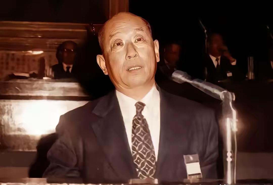 就是他下令给吴石动用酷刑，他就是时任“保密局”二处处长的叶翔之！这张照片拍摄于上