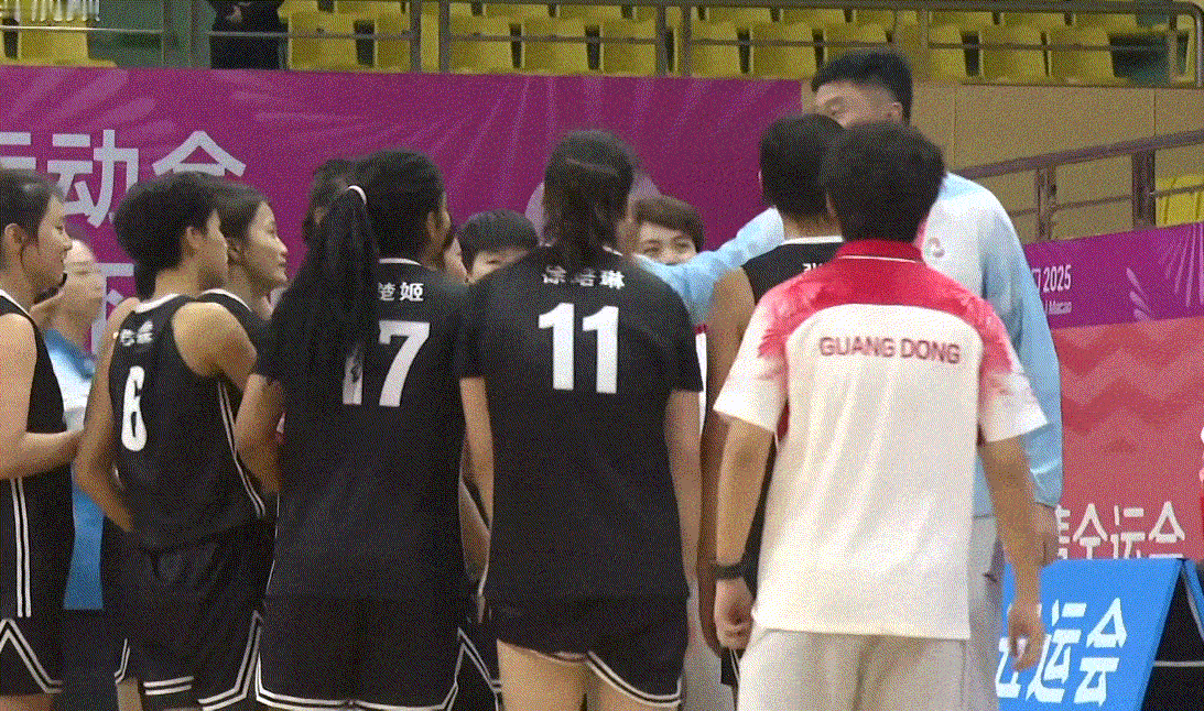 杜锋指导最新动态，来到中山观看广东U18女篮的铜牌争夺战最终广东队以16分优势击