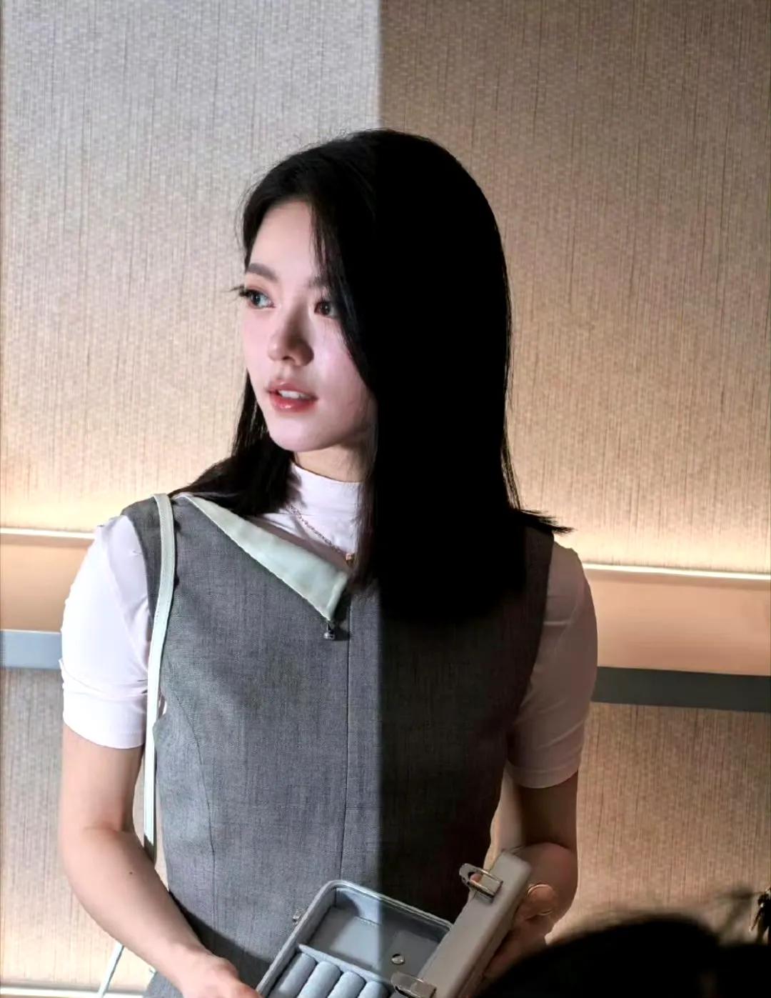 赵今麦成都活动现场生图封神！这才是真正的“生图杀手”!
赵今麦空降成都太古里RI