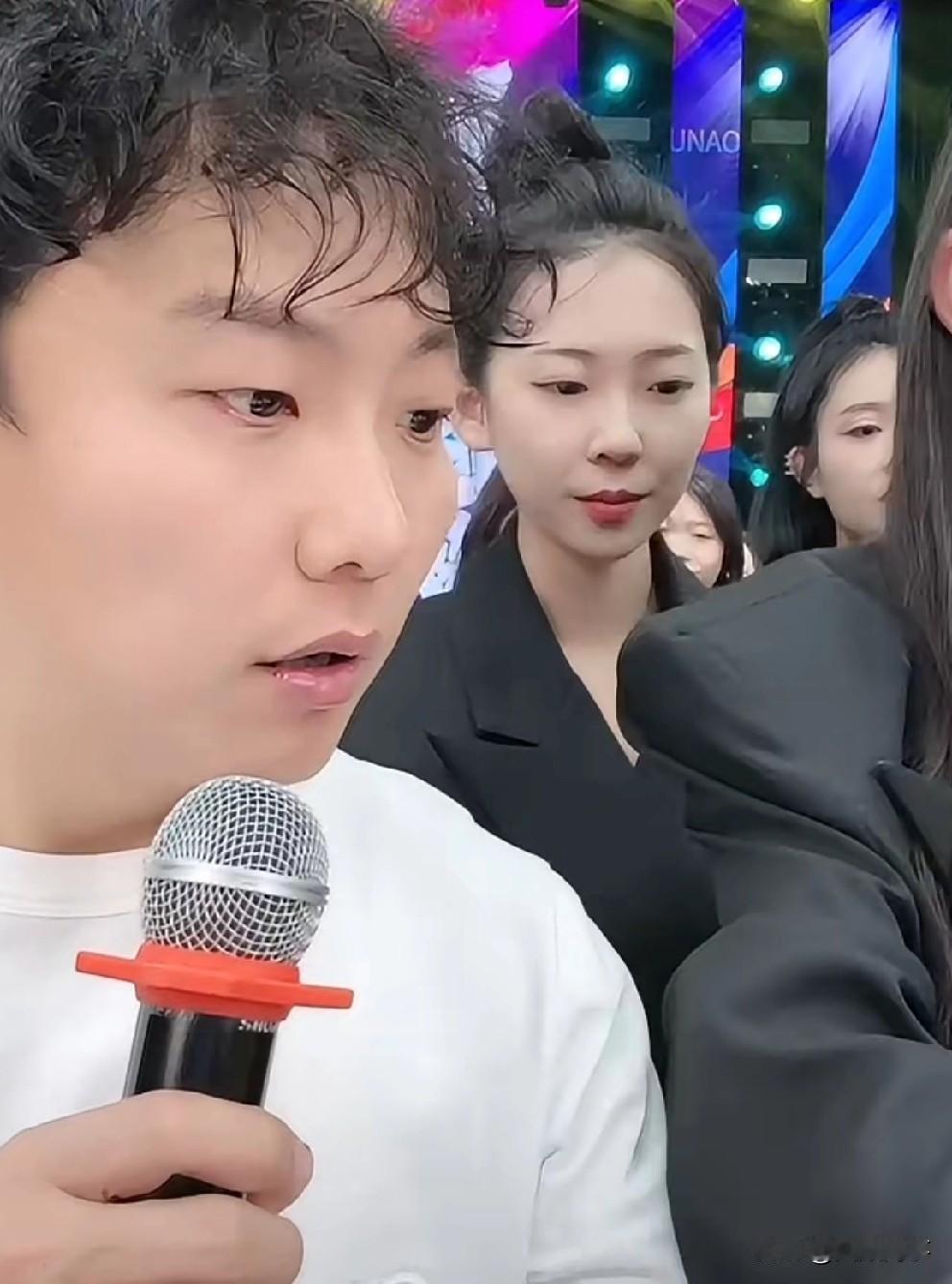 ks官方领导夸赞胡闹卖货牛x！

             昨天胡闹办生日活动卖