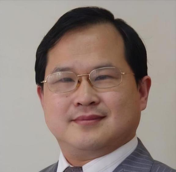 “中美关系恶化的责任不在美国，中国应该看看自己的问题！”这句话出自中国教授胡伟之
