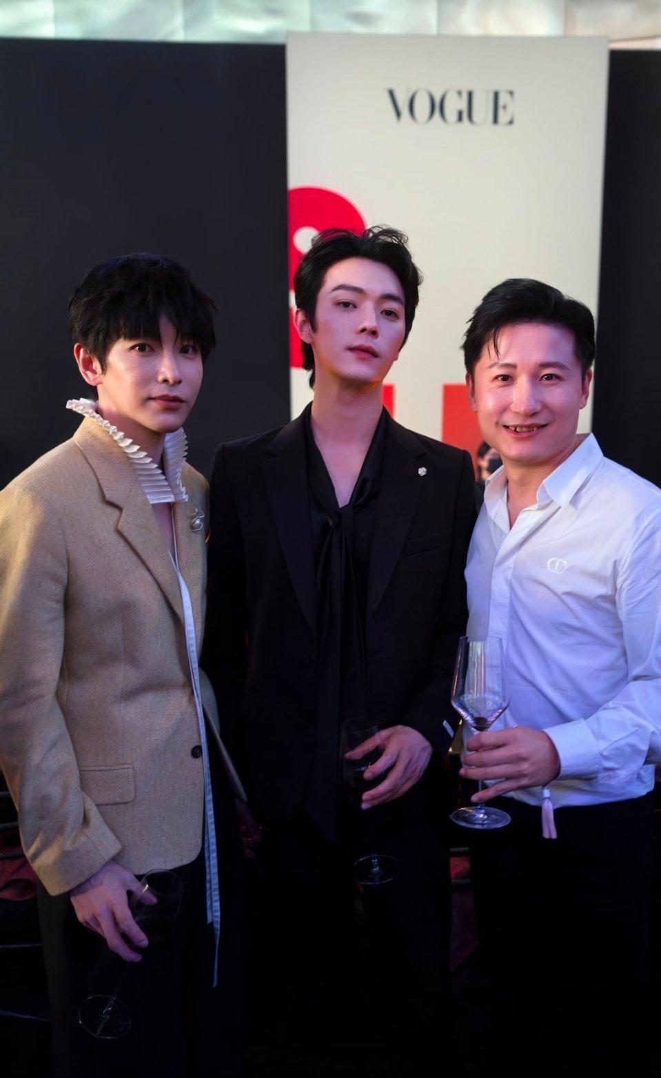终于捡了一张许凯vogue晚宴合影许凯太帅了～许凯[超话] ​​​