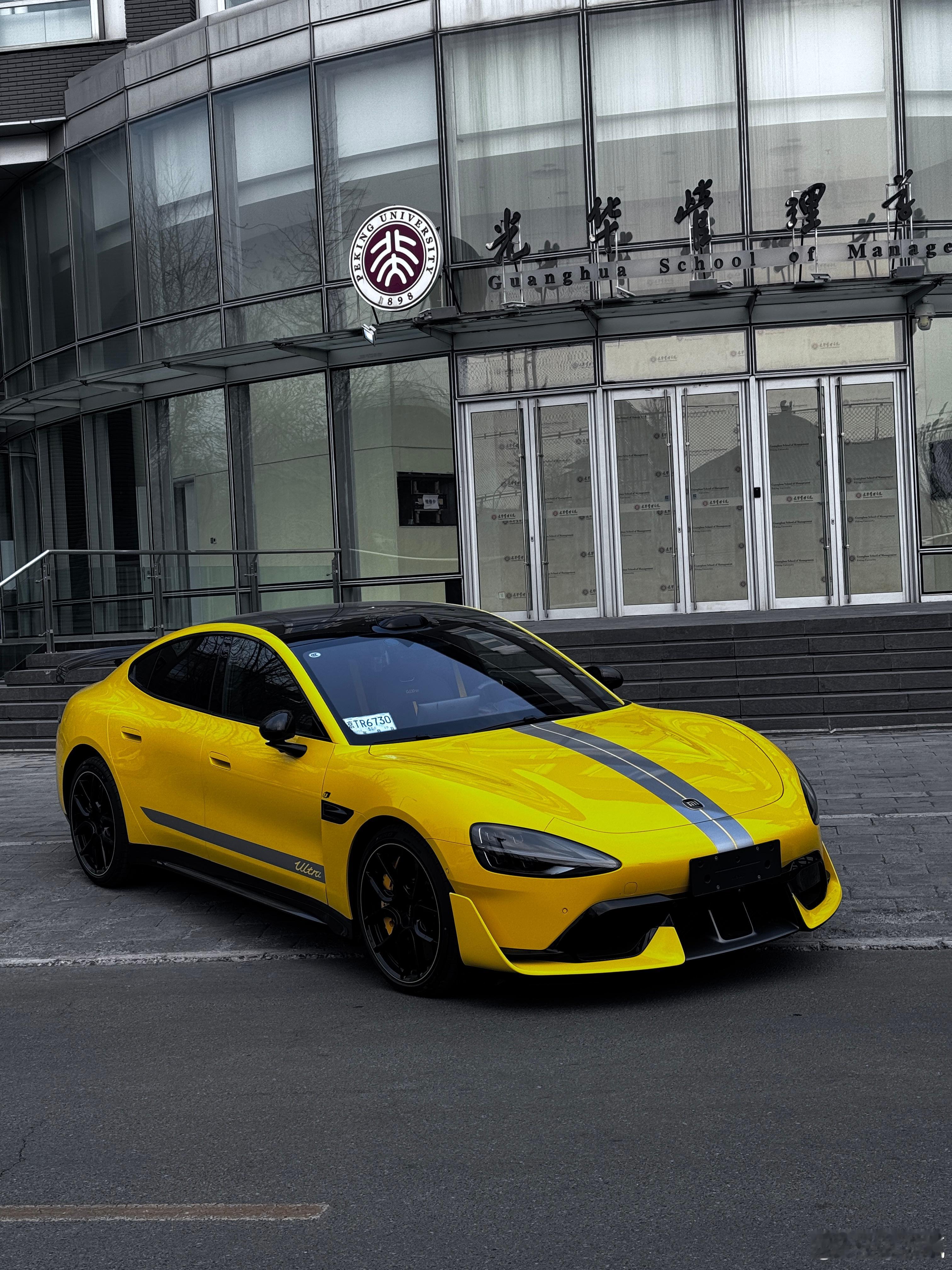 看到一组小米SU7 Ultra的数据3月，3098辆4月，2283辆5月，236