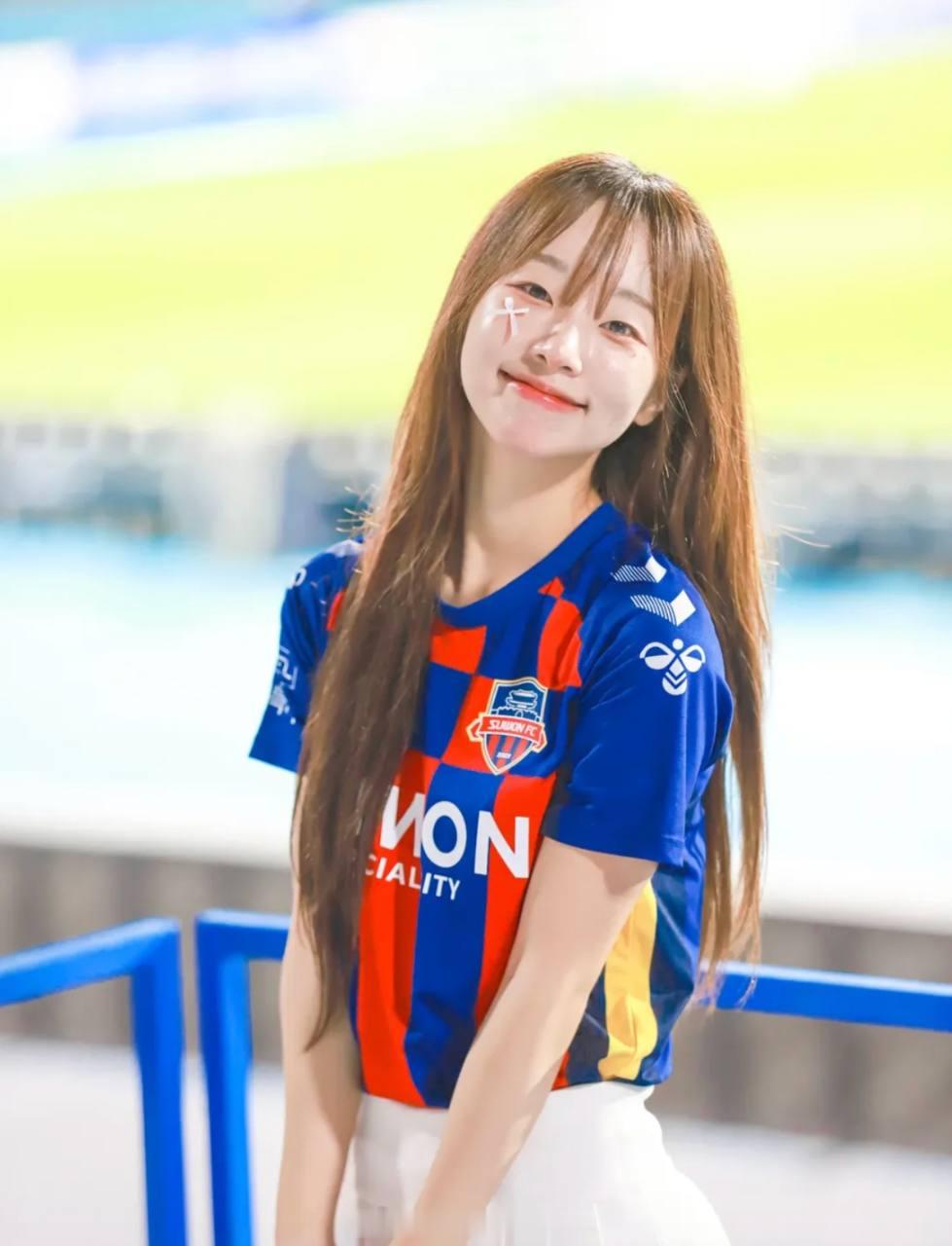 尽管阿德莱德联实力与主场占优，但其防守稳定性不足可能为对手留下反击空间。西悉尼流