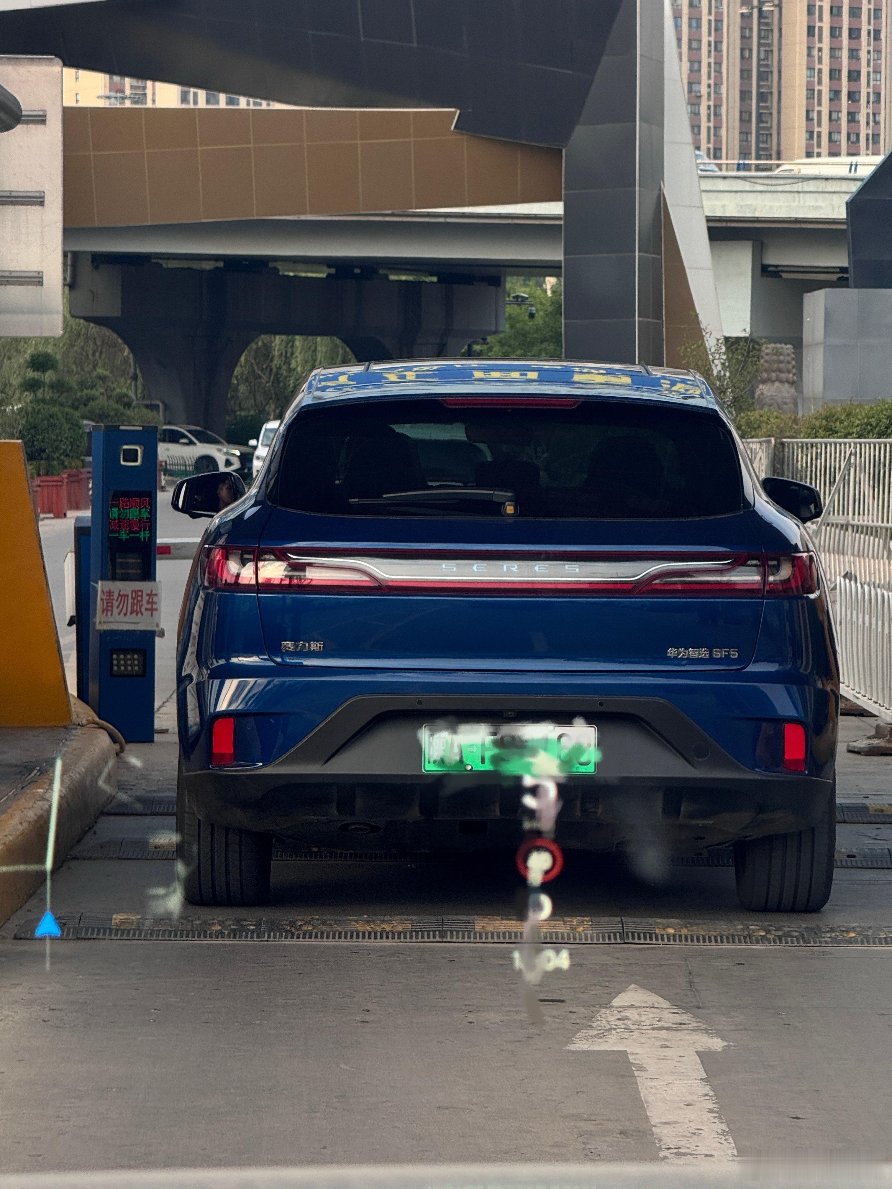 许久不见的赛力斯SF5 ​​​