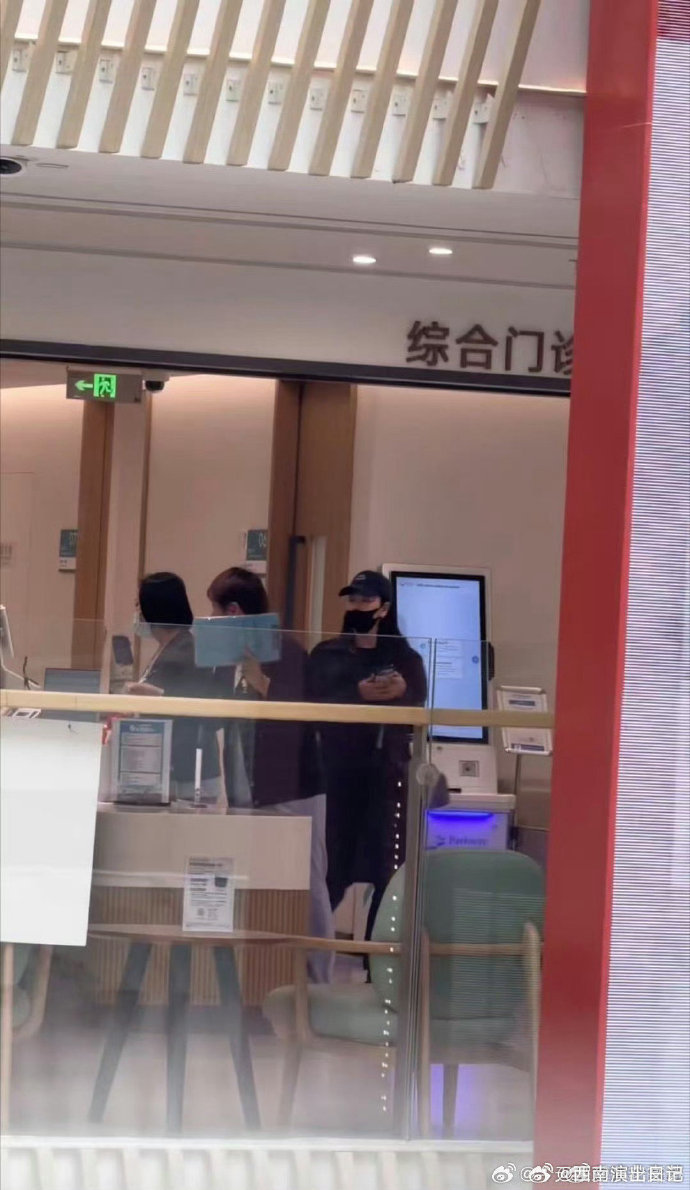 疑似医院偶遇张雨绮做孕检 网友医院偶遇张雨绮疑似做孕检  