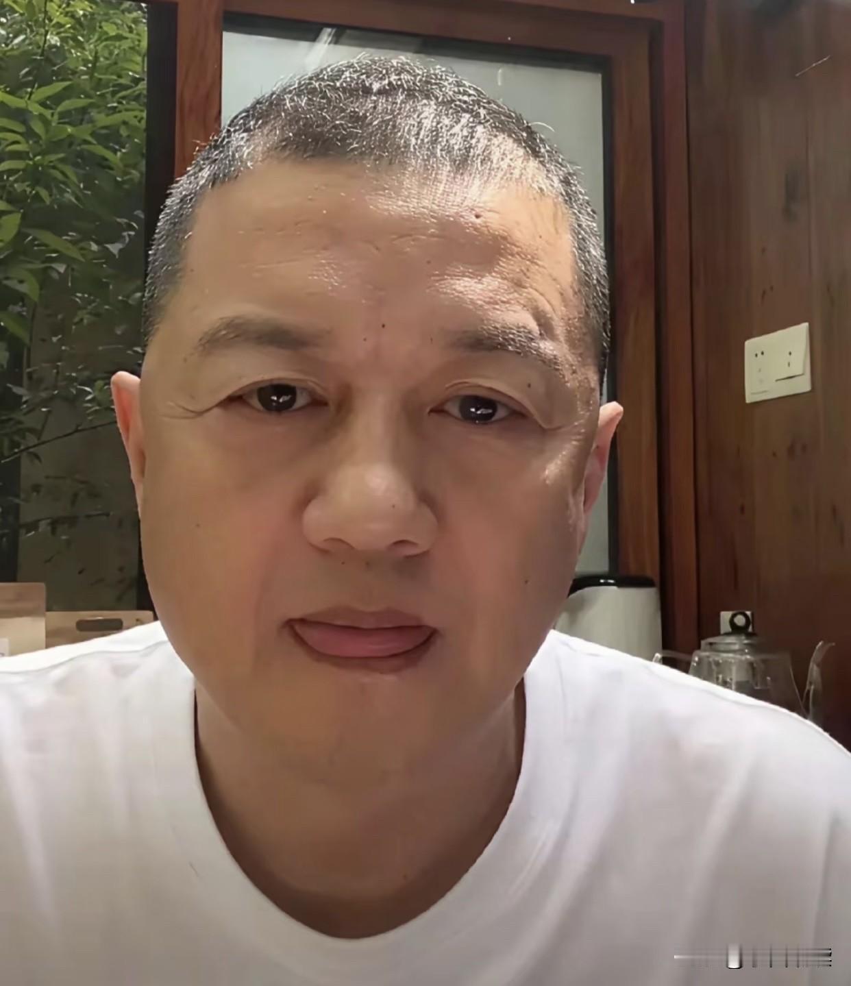 遥想令狐当年，王菲初嫁了，谈笑间樯橹灰飞烟灭！看如今，雾非雾花非花，徒留一声叹息