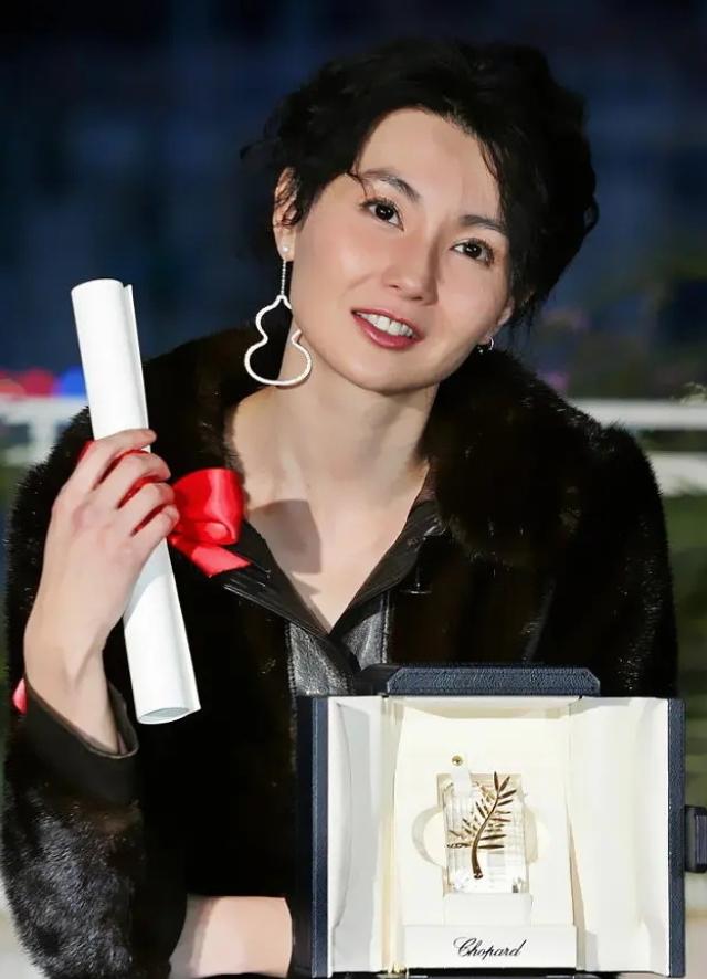 国内只有张曼玉拿过两次欧洲三大奖
欧洲三大奖分别是戛纳，柏林和威尼斯，张曼玉有戛