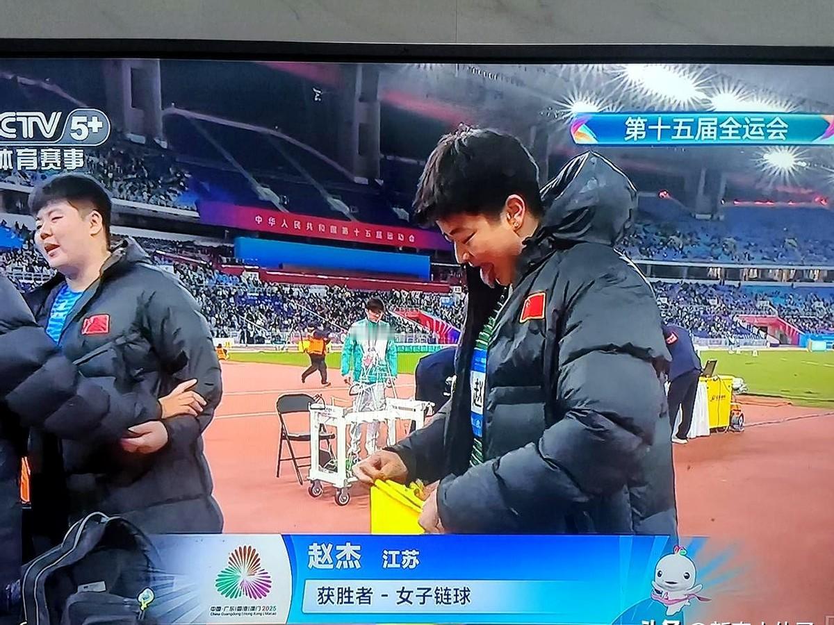 在女子链球这个项目上，中国队是真正有世界级的成绩和实力。

全运会上3人都能扔过