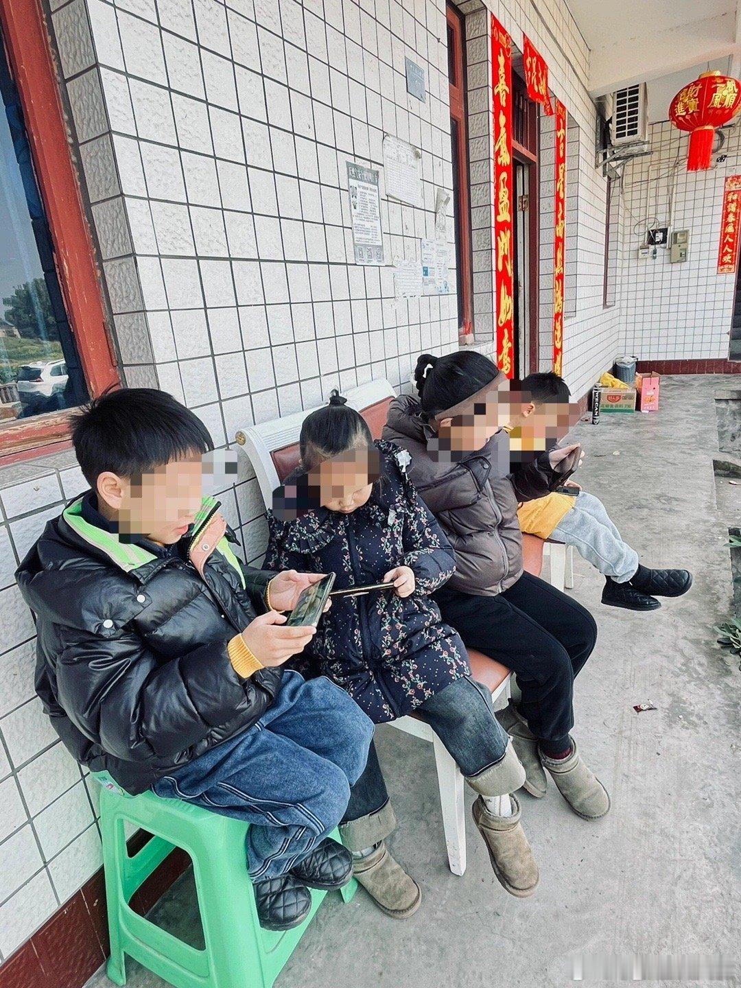 回老家，女儿有点格格不入 