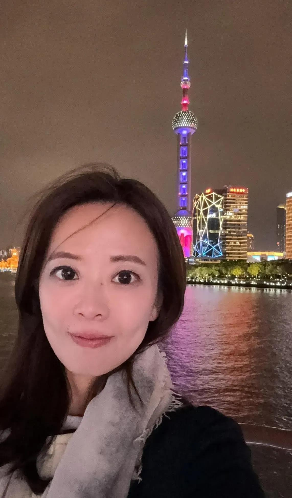 国民党发言人江怡臻太拼了，4月12日傍晚回到台湾，4月13日一早，江怡臻就跑去参