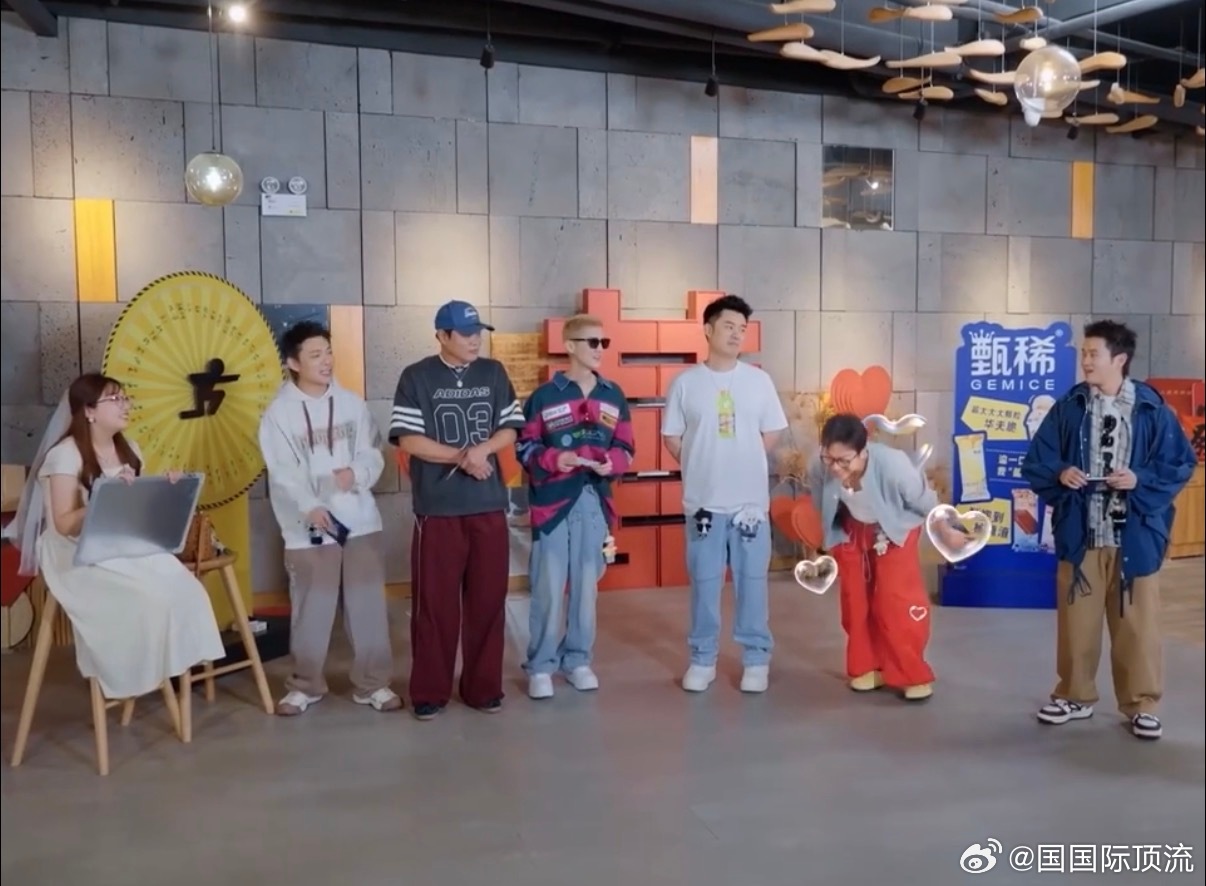 鹿晗听见夫妻叫宝宝嘴角压不住了 看《五哈》被鹿晗笑死！听夫妻互叫“宝宝”，他嘴角