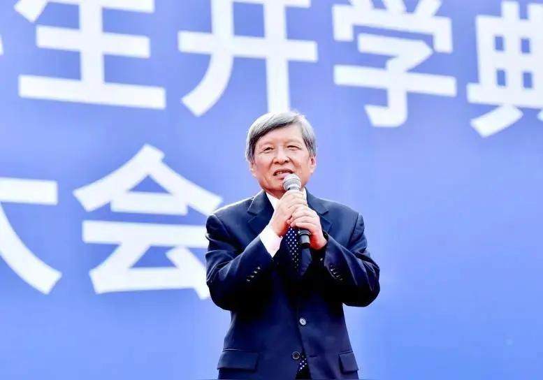 王树国这段话，撕开了后四十年的遮羞布
四十多年过去了，我们的钱包鼓了，但有些东西