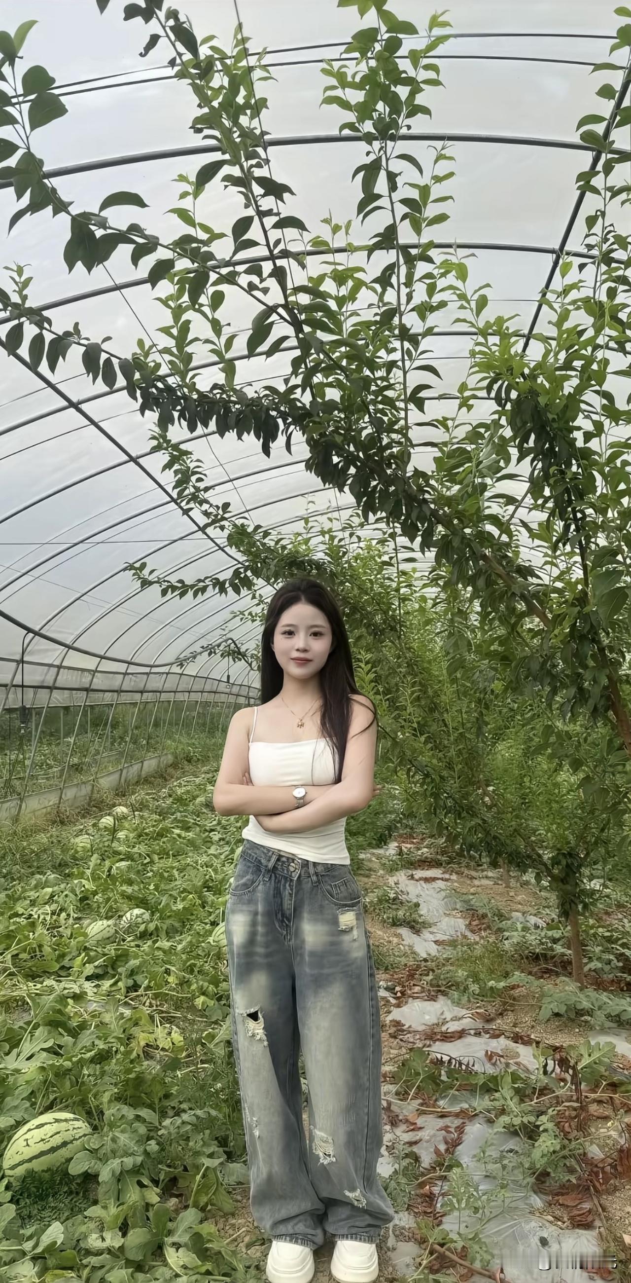 给所有男人一个忠告
不管你跟哪一个女人
关系有多好有多爱她
也不要完全的相信她