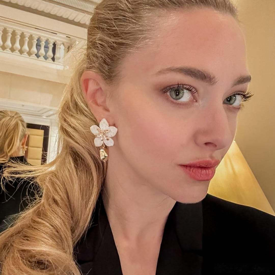 amanda seyfried 阿曼达塞弗莱德在沙特阿拉伯的利雅得出席《Life