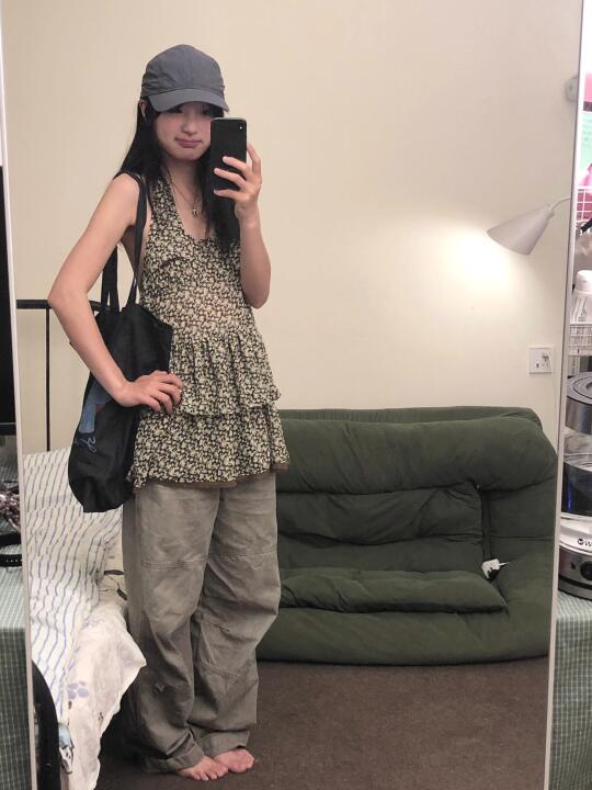 在家试穿新衣玩