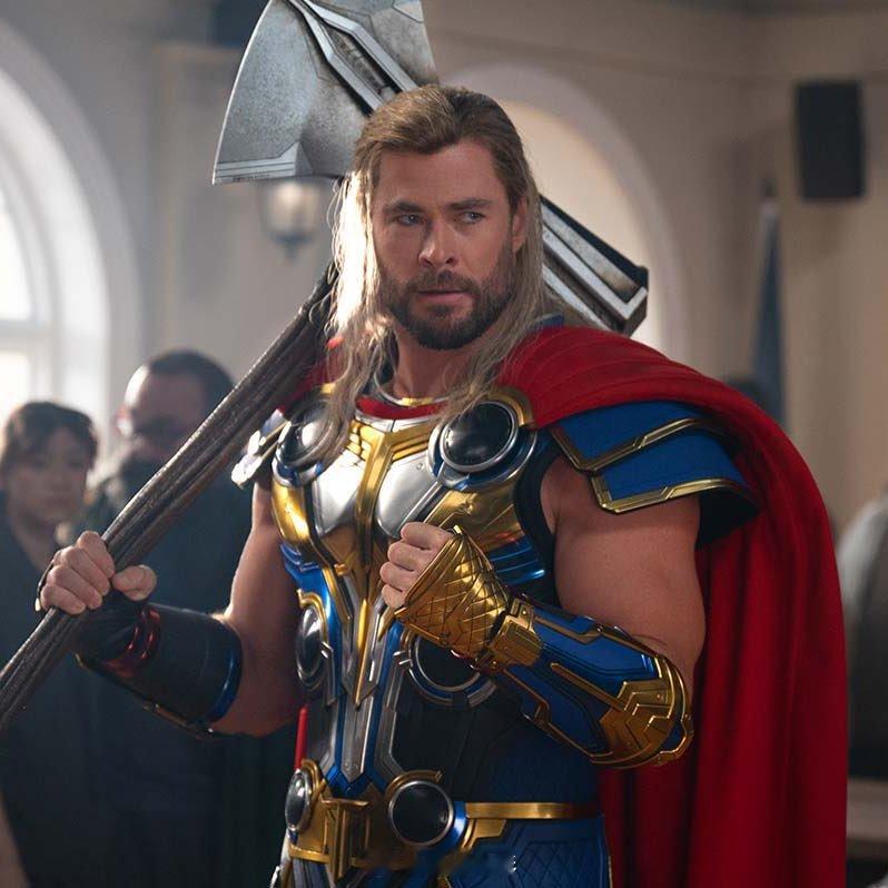 克里斯·海姆斯沃斯最近又提到了之前滑铁卢的那部《雷神4》。他说《雷神：爱与雷霆》