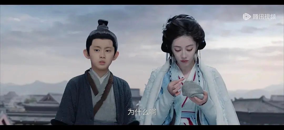 迪丽热巴这滤镜灰蒙蒙的，感觉挺一般，连逐玉都没打过 