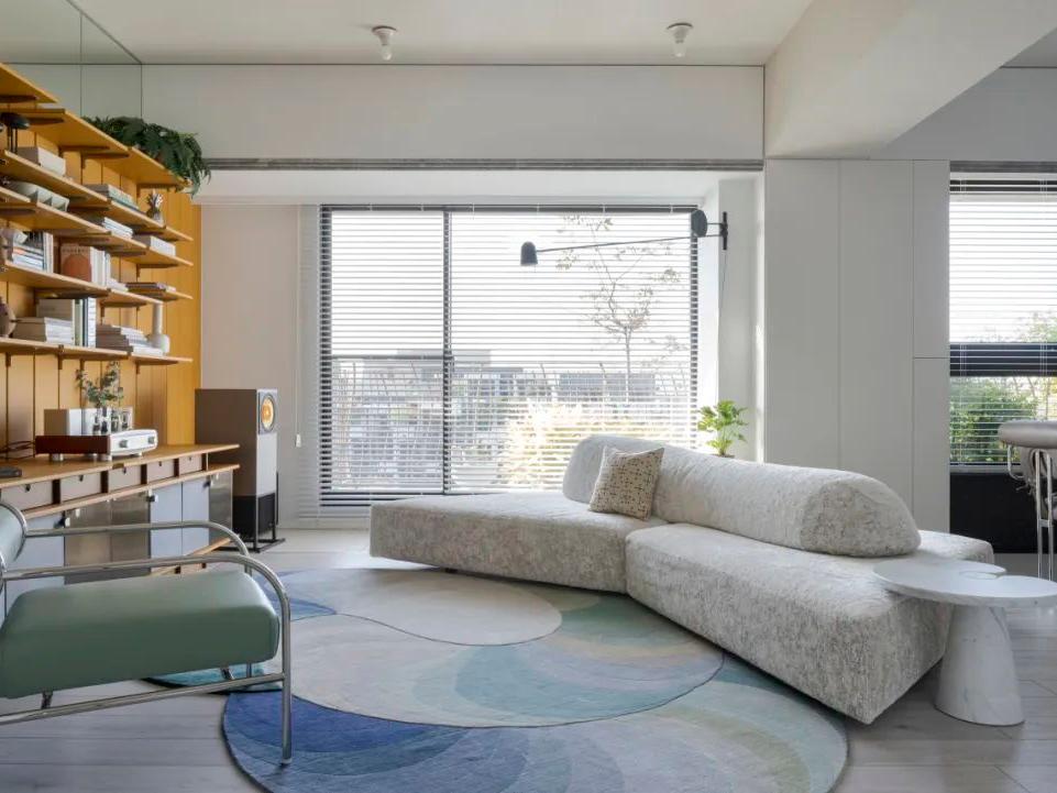 多巴胺配色打造学霸夫妇的145㎡收藏宅。在10余年的设计生涯中，设计师...