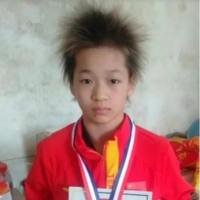 当年的小炸毛就像个男孩，被两师傅来个大改造。是不是更像男孩子了？#全红婵# #今