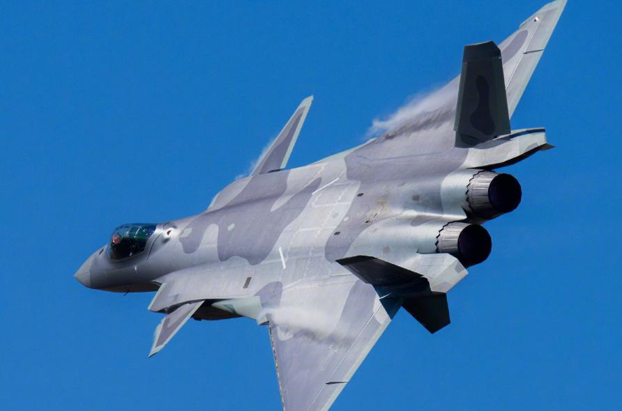 在我看来，中国空军的序列中歼20都已经算落后一代了，歼-10C更是连主力都算不上