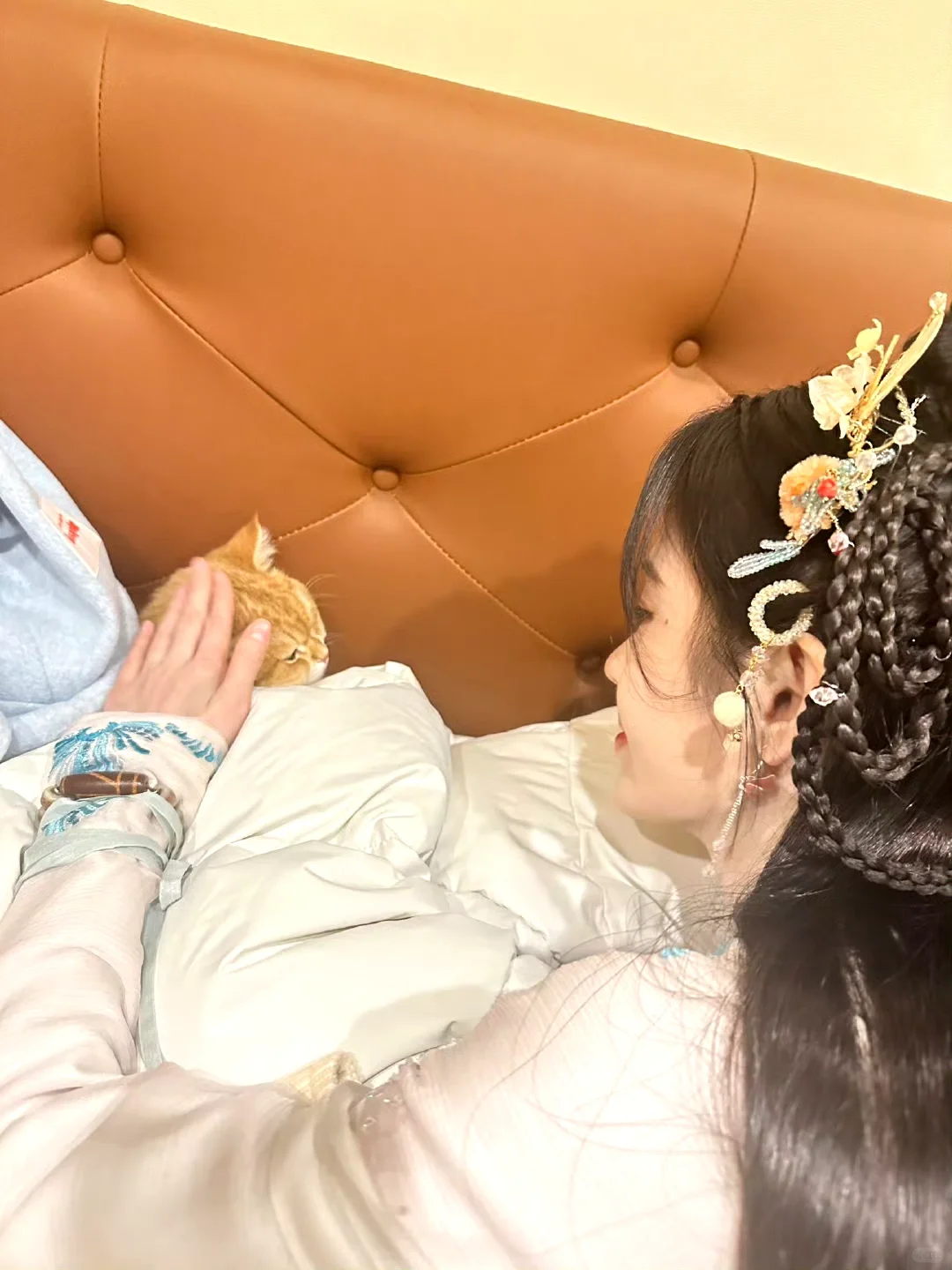 鞠婧祎 两只猪相处多和谐啊[哭惹R]