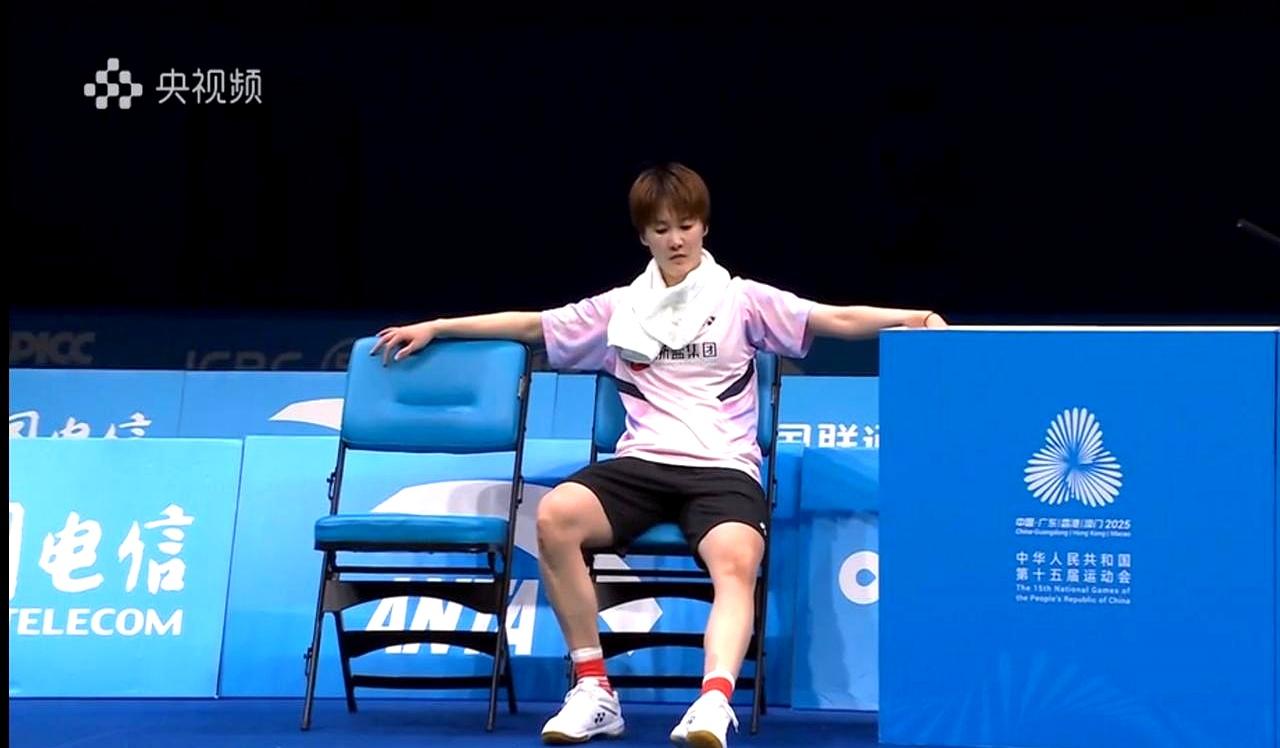 今天的女单决赛注定是一场精彩大战。首局王祉怡慢热藏不住，10-21先丢一局。第二