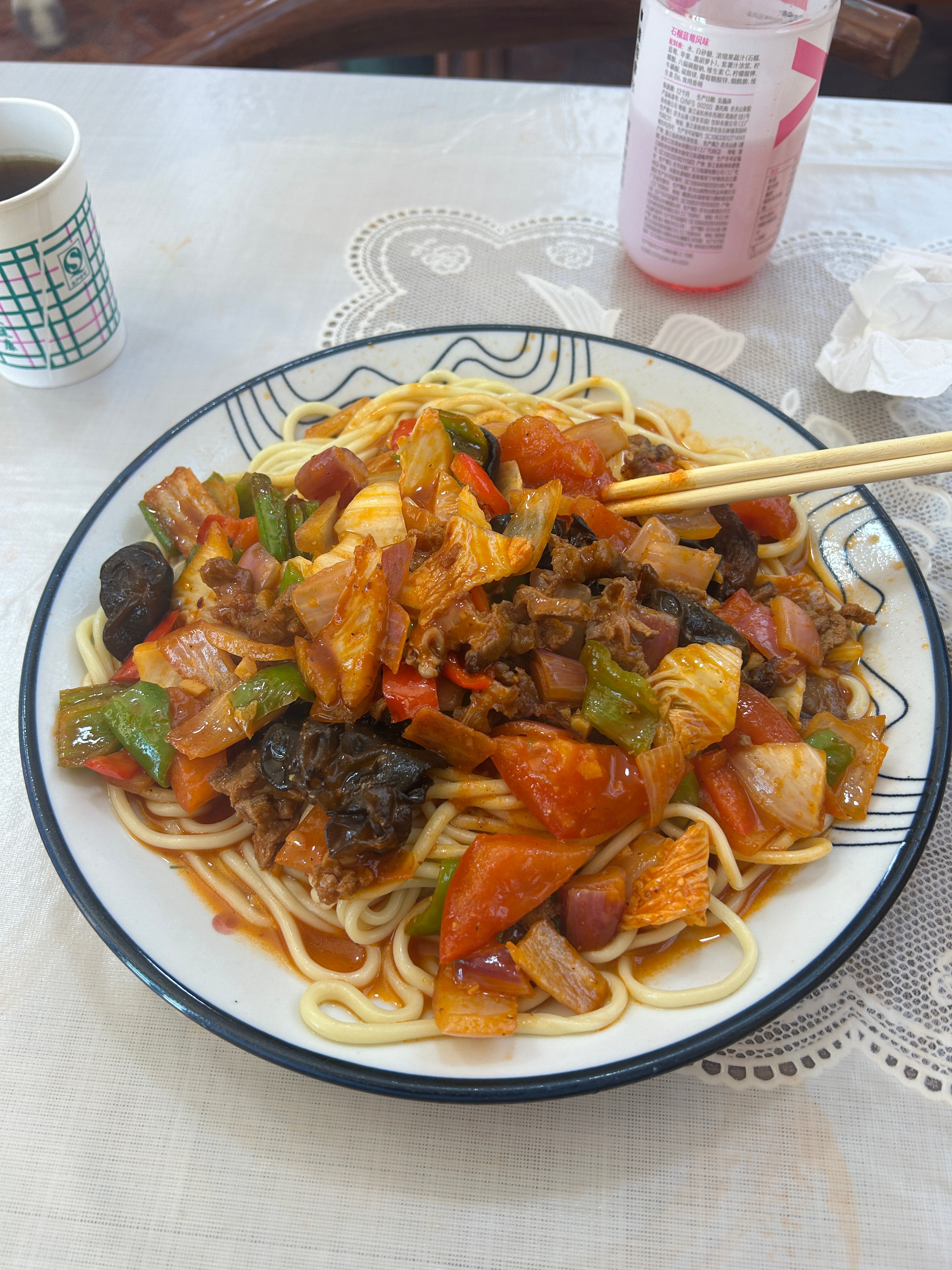 在这边吃饭要慢，所以我计划用一个小时时间吃完这碗面！ 阿里