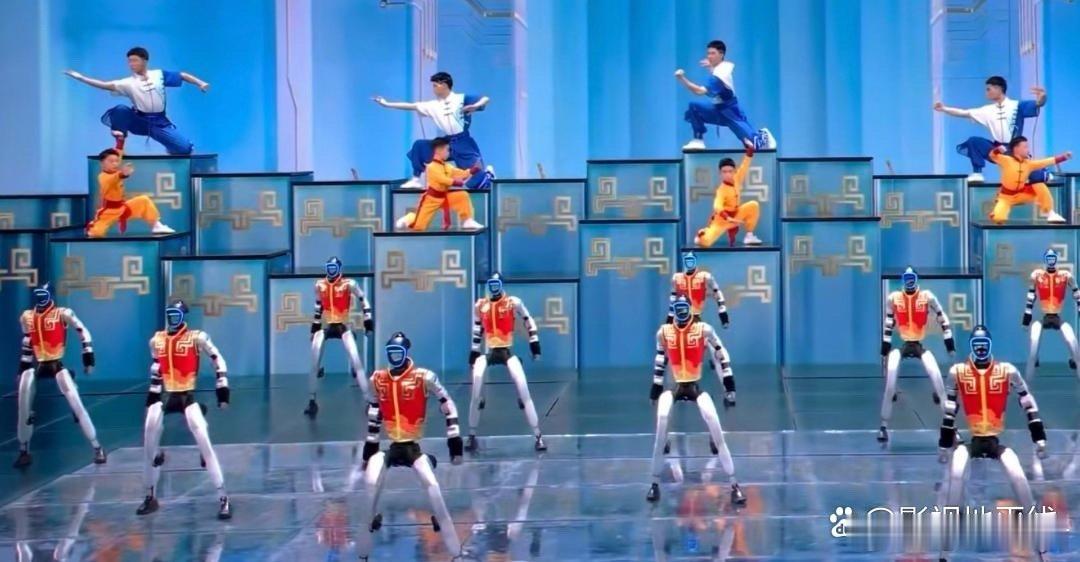 机器人全面入侵春晚今年春晚，应该说是机器人全面入侵的元年，开头几个节目，包括武术
