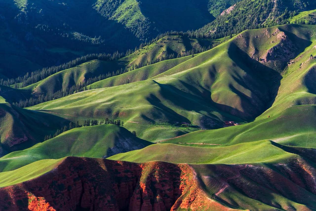 祁连卓尔山。祁连卓尔山