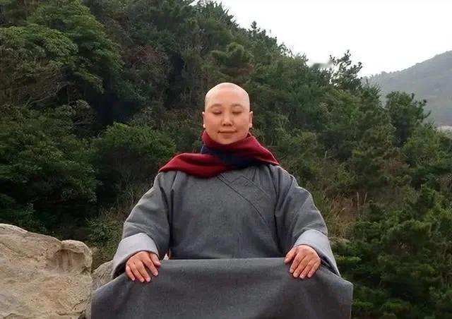 曾经唱响《青藏高原》的李娜，截至2026年已出家29年。1997年春天，34岁嗓