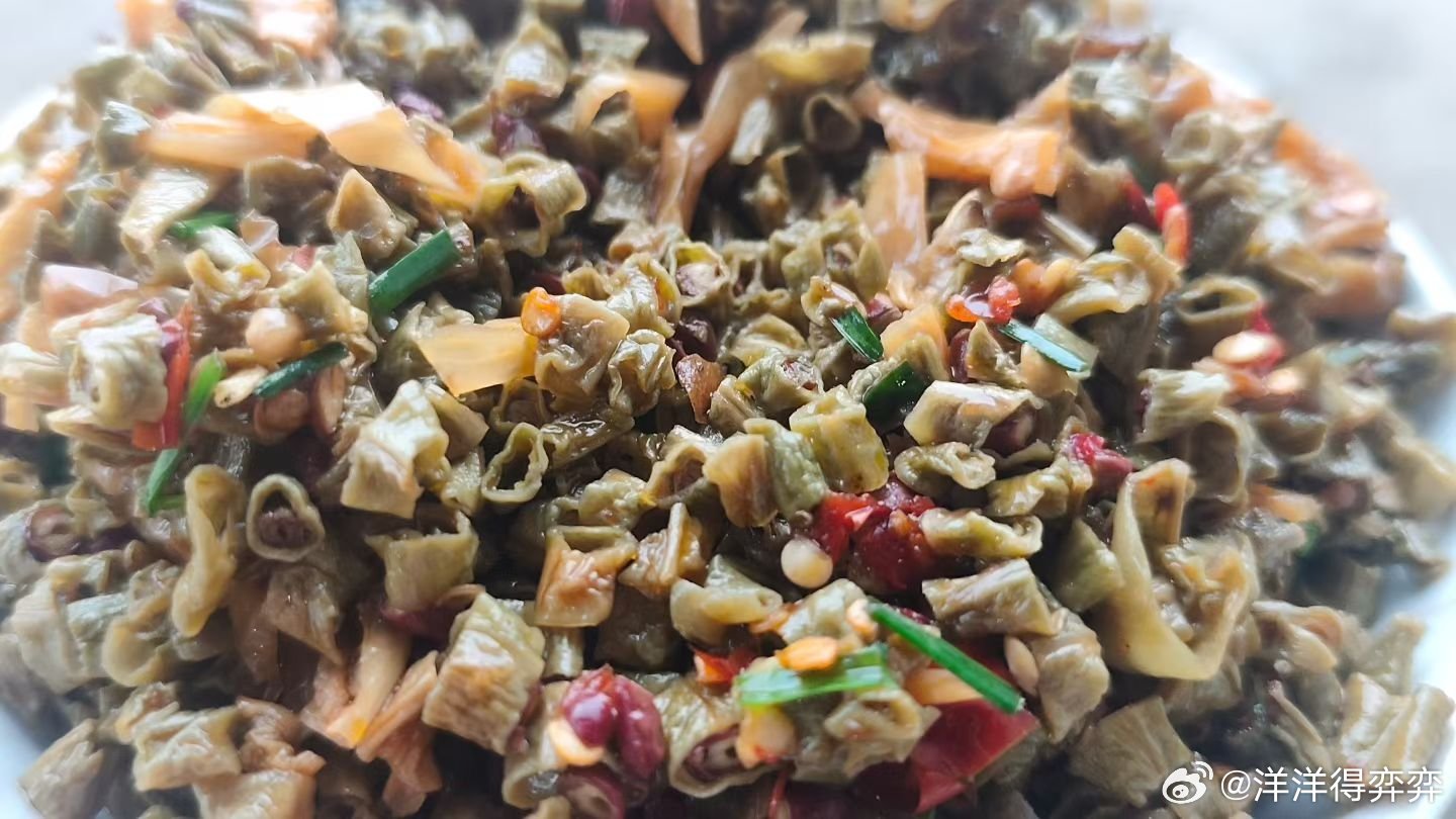白辣椒炒酸豆角，妥妥滴下饭菜。 