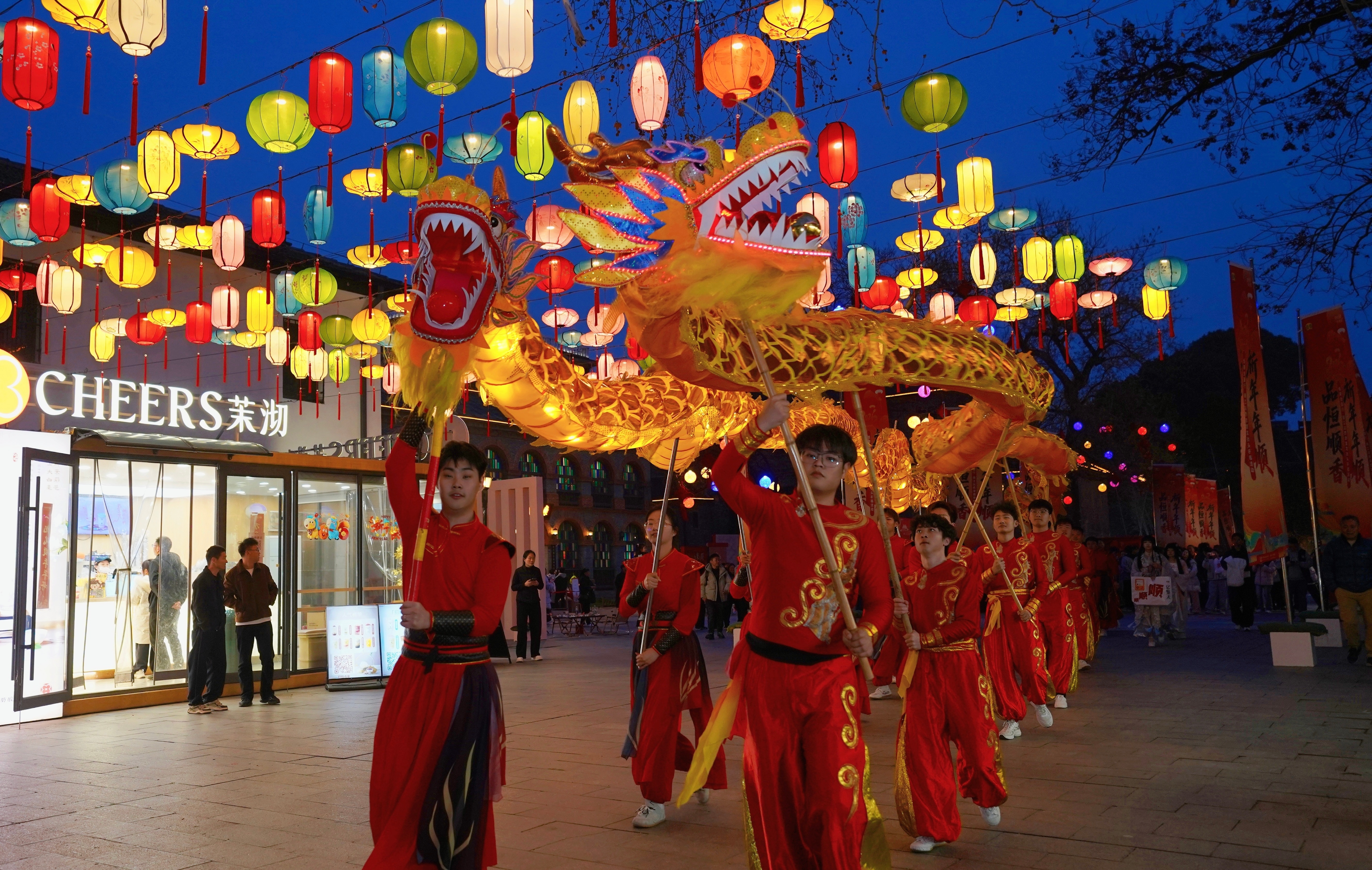 隔着屏幕我都闻到酸味了品恒顺香祈年年顺龙抬头赴西津渡祈顺之旅，醋香与食香交织弥漫