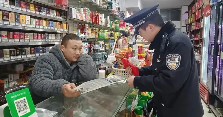 禁毒宣传进门店筑牢春季禁种防线