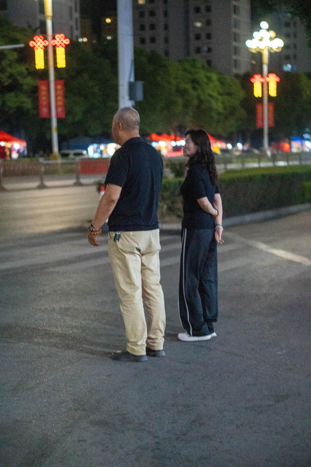 我大伯家有五个女儿，没有儿子，就因为这个，当年在村里，大伯常常抬不起头来，而如今
