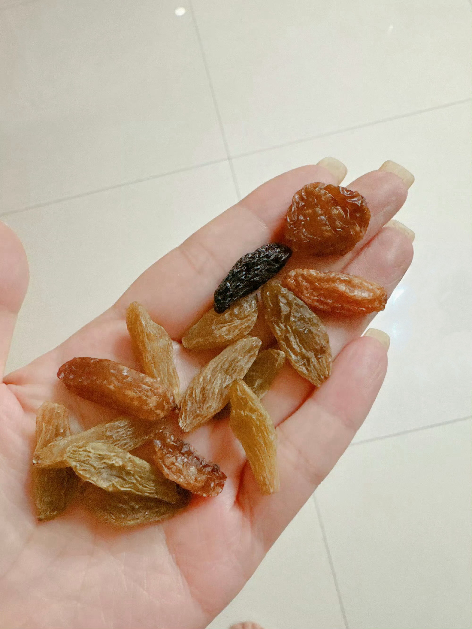 葡萄干之间真的有壁！！这家的葡萄干非常肥美啊！！一点不夸张我第一次买、一天吃了一