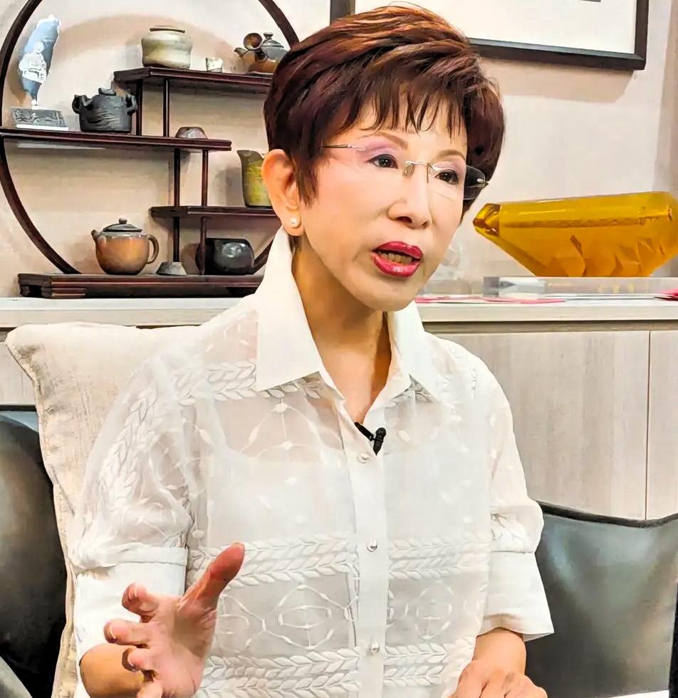 洪秀柱一句话戳破“台独”谎言，百年条约铁证如山，领土归属不容狡辩
 
洪秀柱在媒