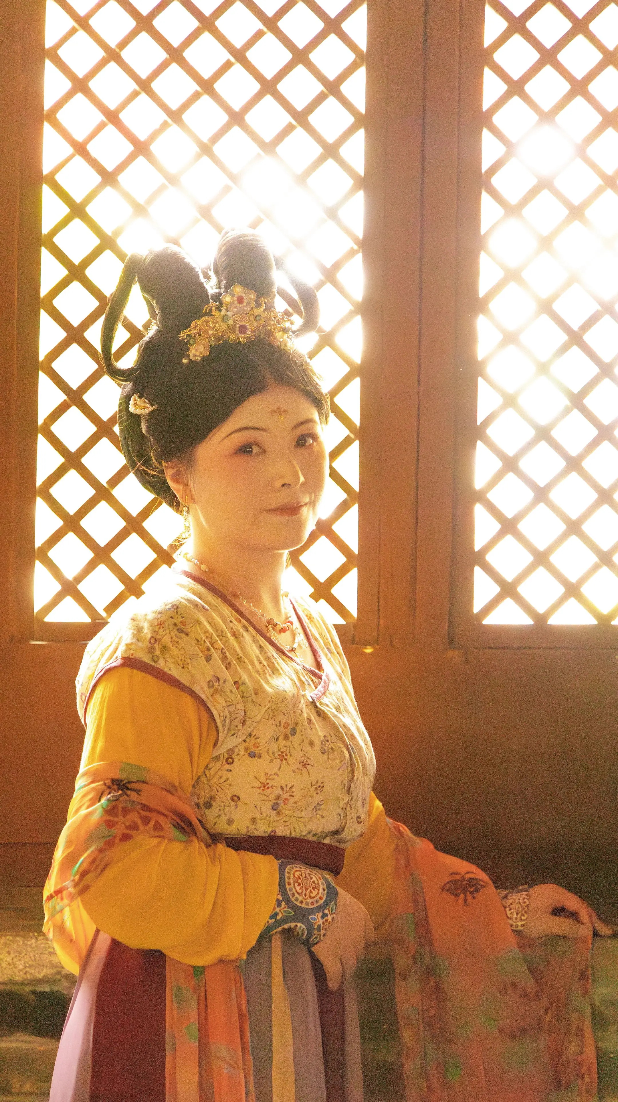 穿越否？我在华严寺当了一回大唐客。华严寺中，武周妆成。 游客问：“穿越...
