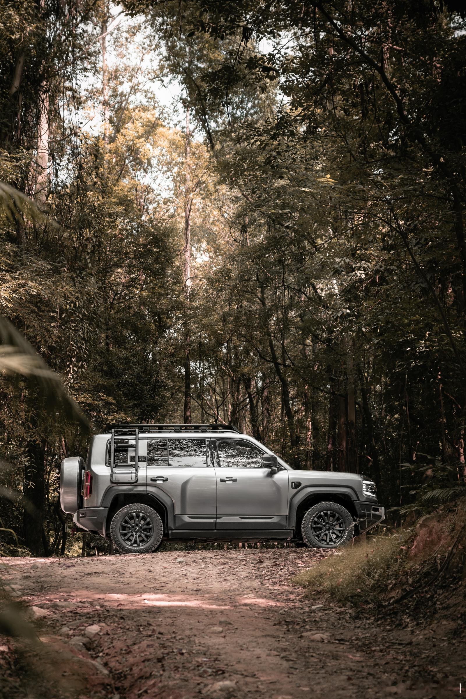 豹5跟我一年了，居然跑了两万多公里！听起来好像不多，但这车真是陪我哪儿都去了——