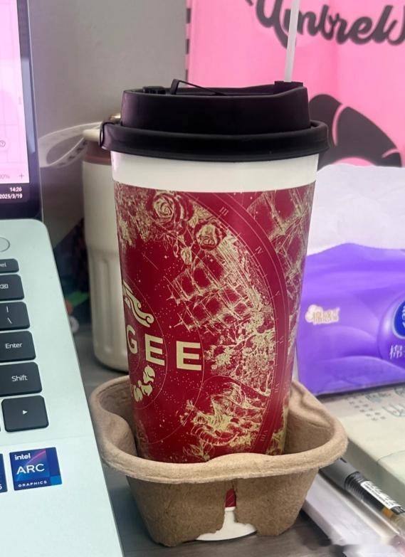 其他平台还在玩套路，淘宝闪购直接摊牌：免费奶茶，主打一个白给！淘宝闪购送1亿杯奶