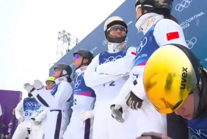 王心迪吃醋调侃徐梦桃你咋不安慰我【徐梦桃安慰李天马！丈夫王心迪吃醋：你咋不安慰我