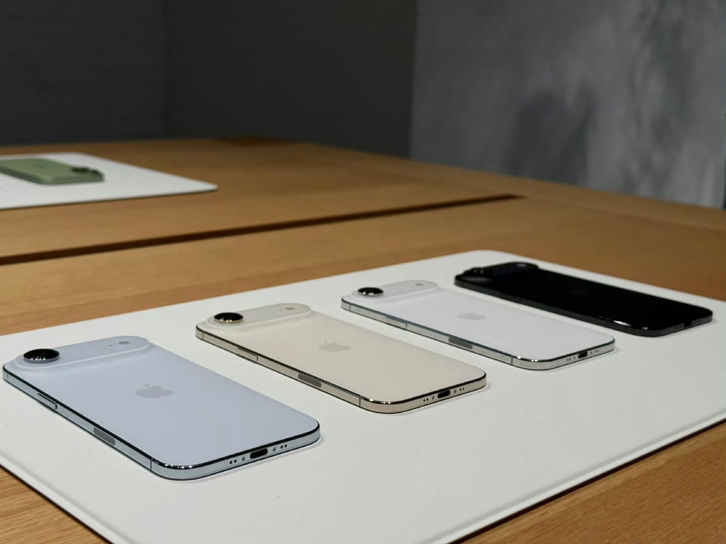 库克现身苹果直播间库克宣布iPhone Air国行版将于 10 月 17 日开启