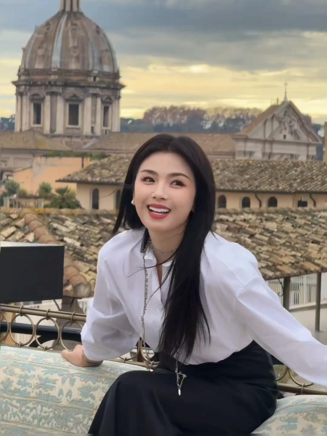 刘涛扛住了G社镜头刘涛不止拥有扛住G社镜头的美貌，她还是电影大师朱塞佩·托纳多雷