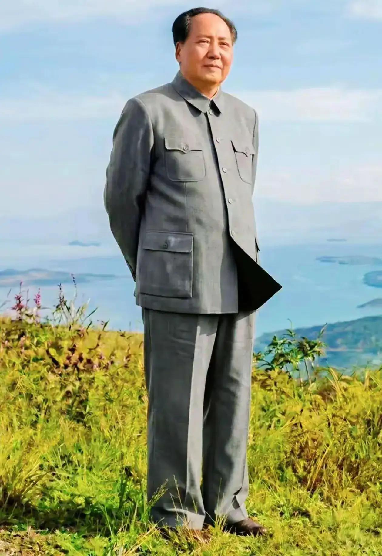 顶天立地扭转乾坤镇世界，
气宇轩昂风度翩翩建神州！