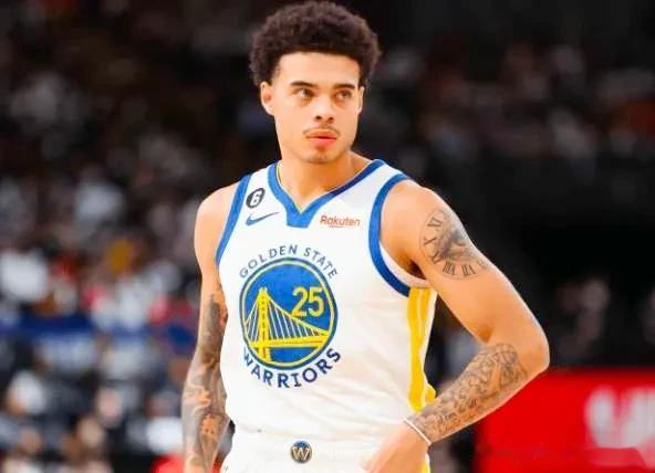  
北京时间7月22日NBA勇士队官方宣布:球队与后卫球员基诺内斯达成一份双向续